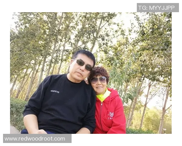 足球明星退役后生活瞬间揭秘展现他们新的人生旅程与精彩瞬间